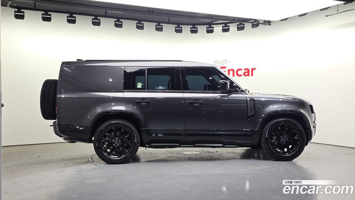 Land Rover Defender 2024