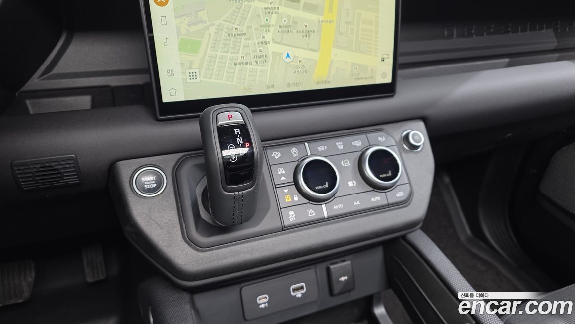 Land Rover Defender 2024