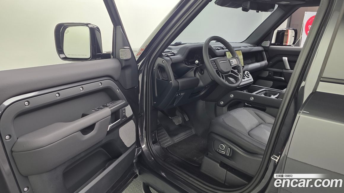 Land Rover Defender 2024