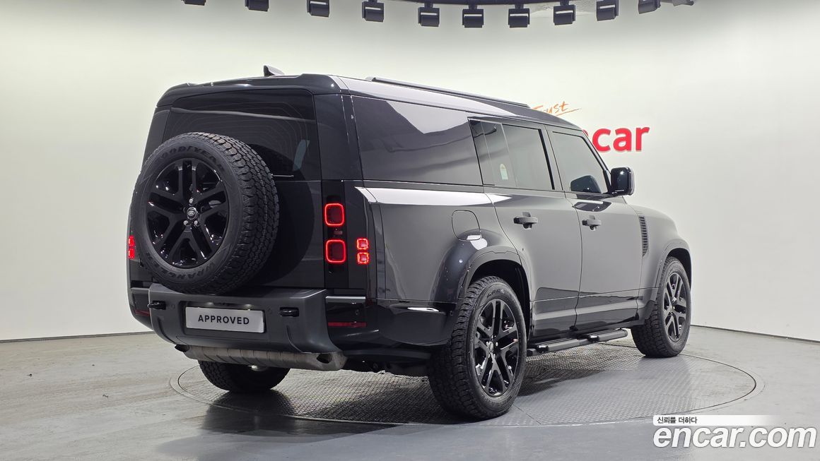 Land Rover Defender 2024