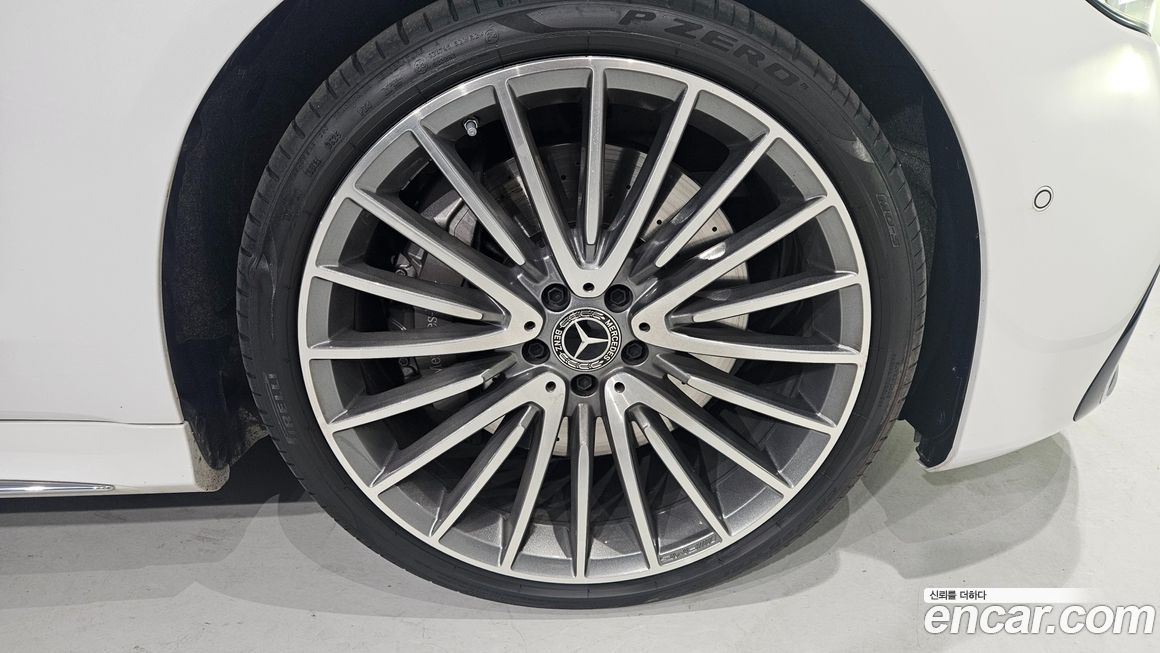 Mercedes-Benz S-Class 2025