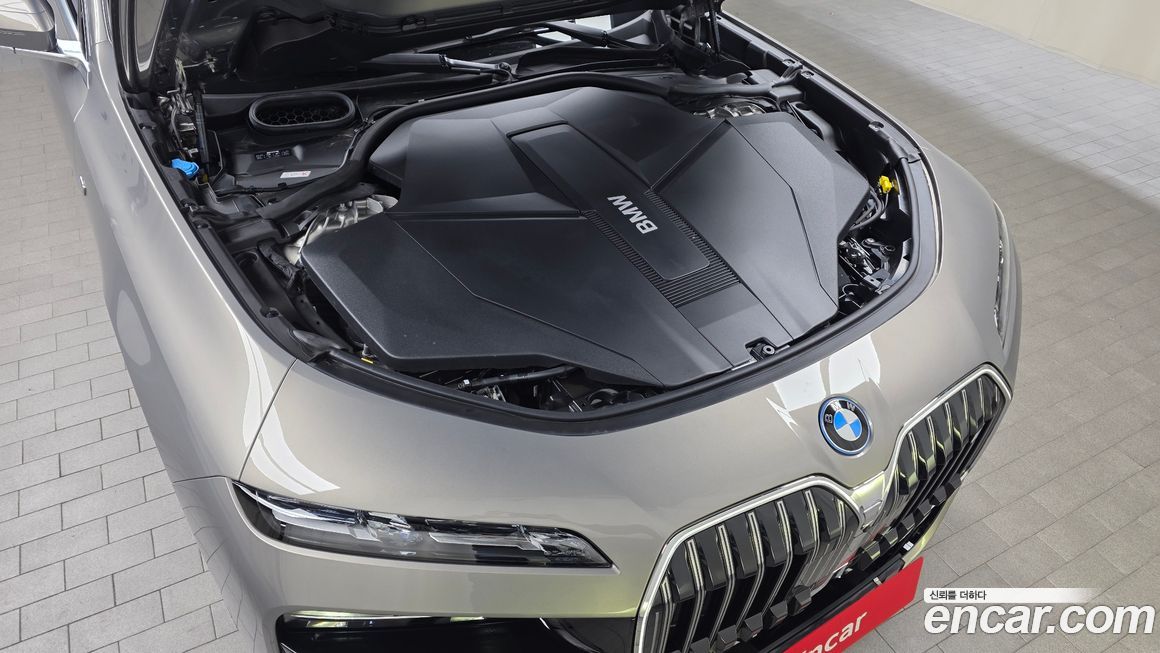 BMW i7 2025