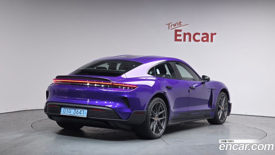 Porsche Taycan 2025