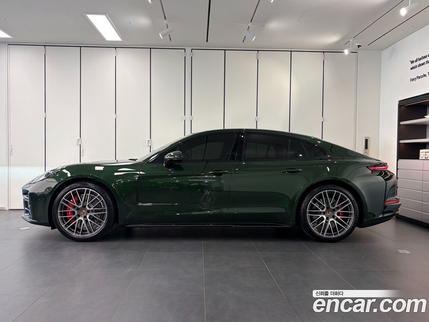 Porsche Panamera 2025