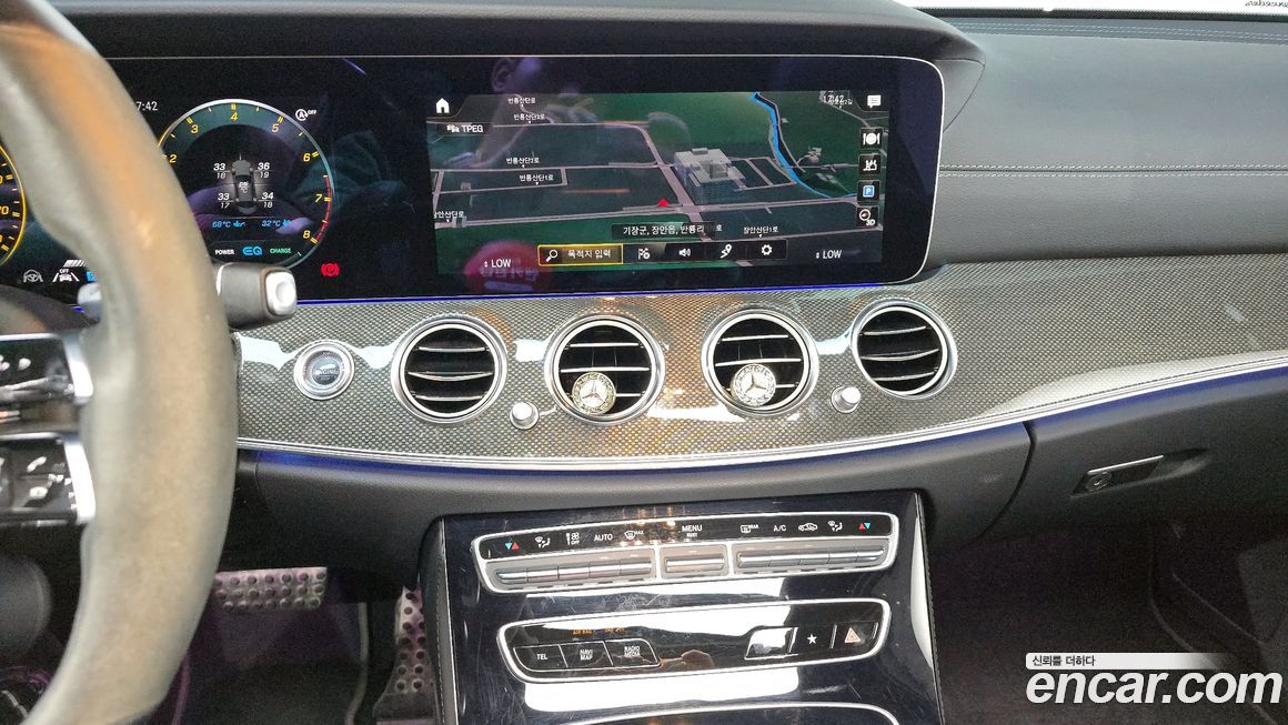 Mercedes-Benz E-Class 2022