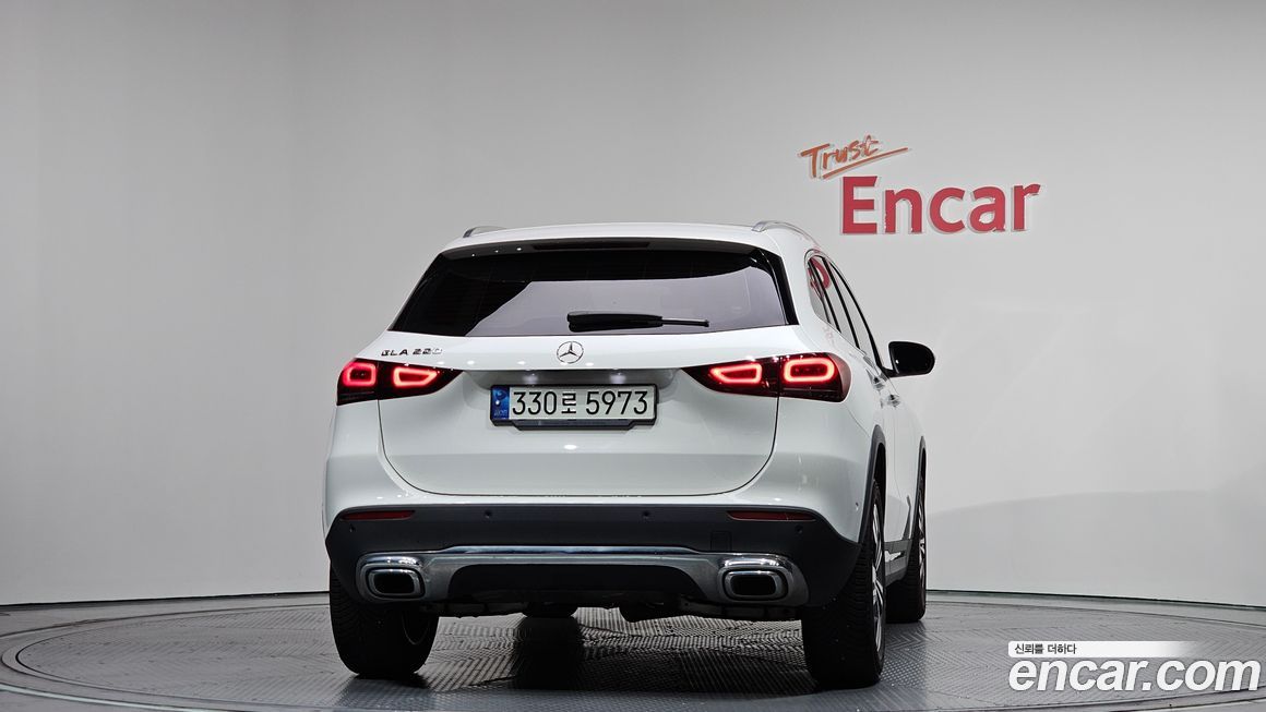 Mercedes-Benz GLA-Class 2021