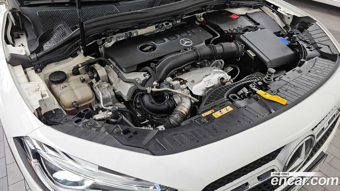 Mercedes-Benz GLA-Class 2021