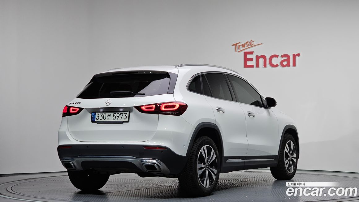 Mercedes-Benz GLA-Class 2021