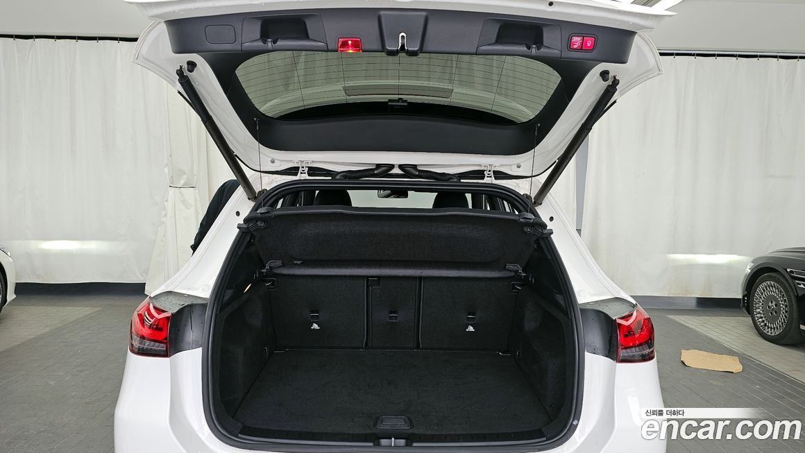 Mercedes-Benz GLA-Class 2021