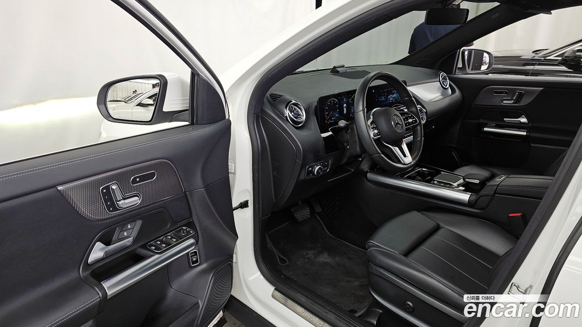 Mercedes-Benz GLA-Class 2021