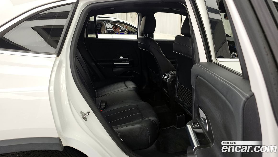 Mercedes-Benz GLA-Class 2021