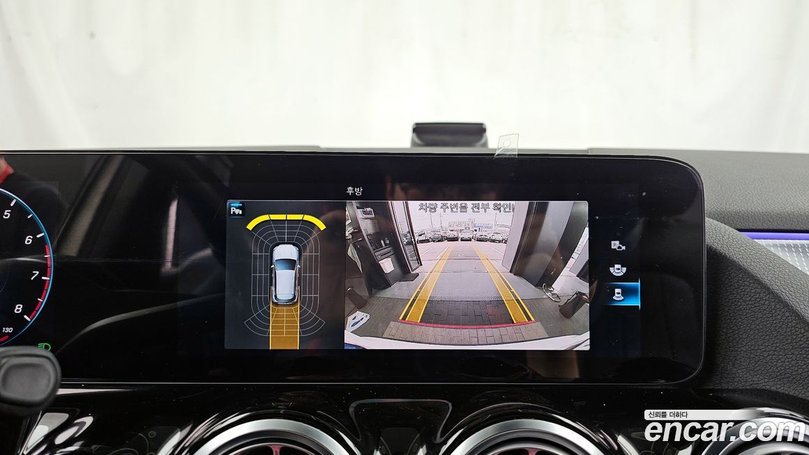 Mercedes-Benz GLA-Class 2021