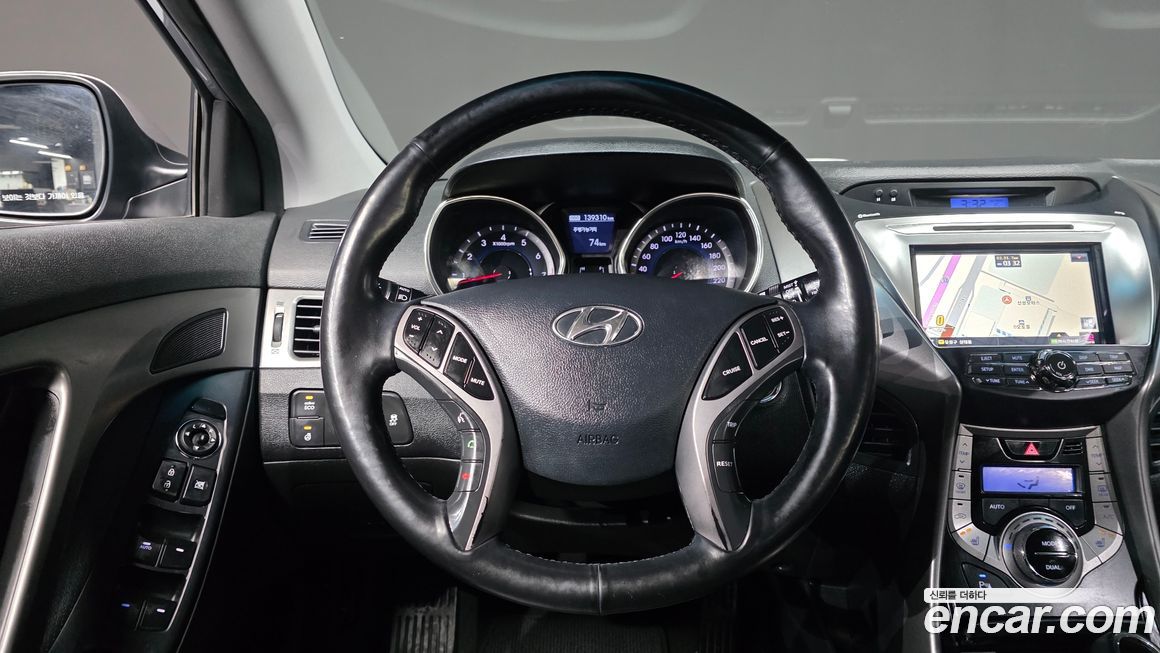 Hyundai AVANTE 2013