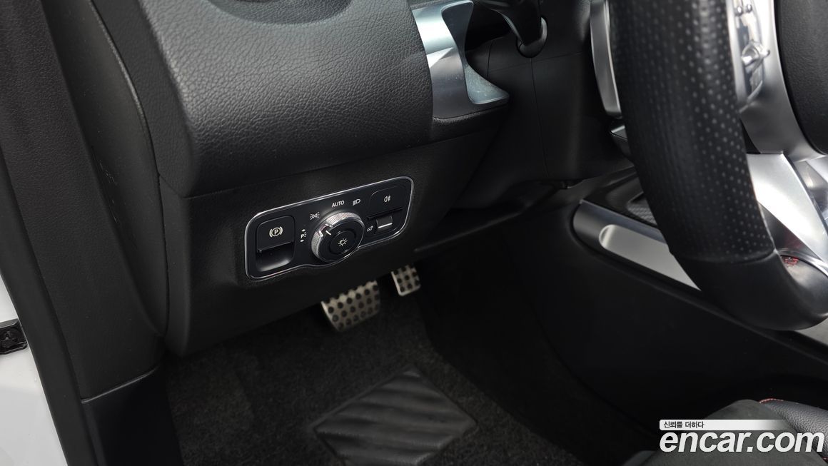 Mercedes-Benz GLB-Class 2020