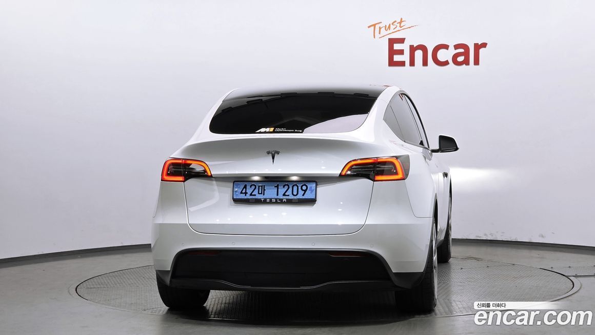 Tesla Model Y 2021