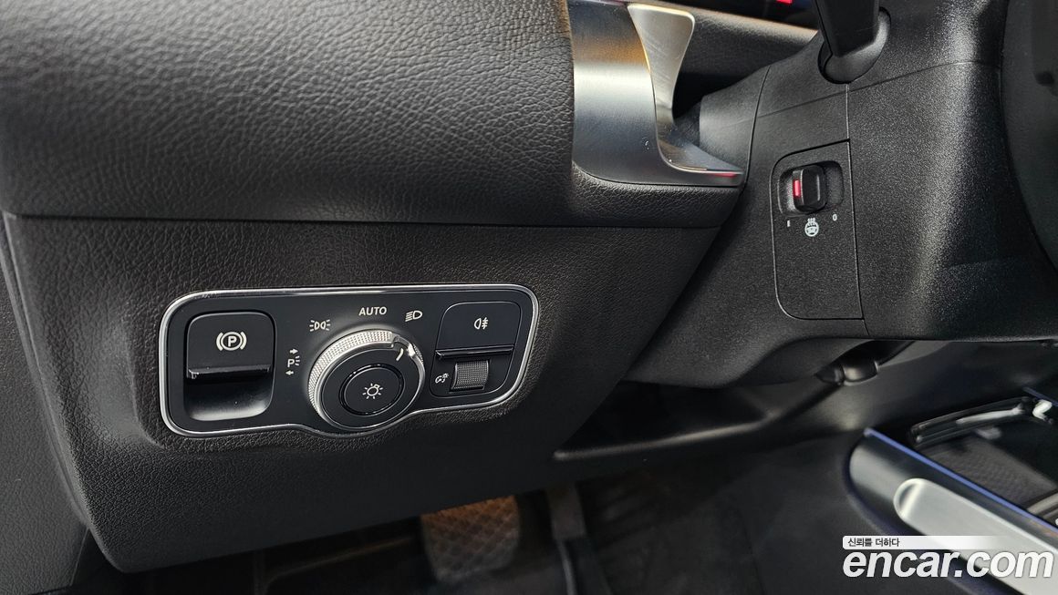 Mercedes-Benz GLB-Class 2021