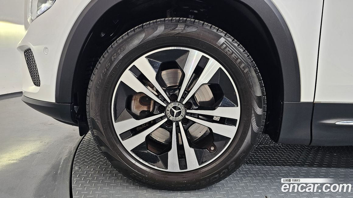 Mercedes-Benz GLB-Class 2021