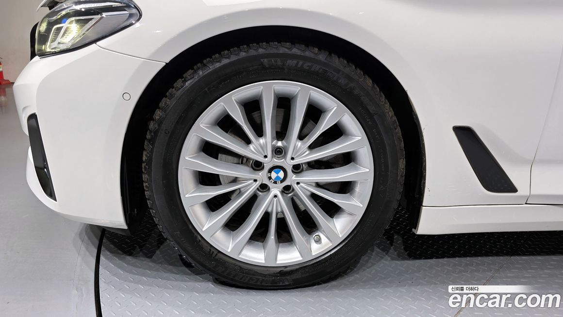 BMW 5-Series 2021