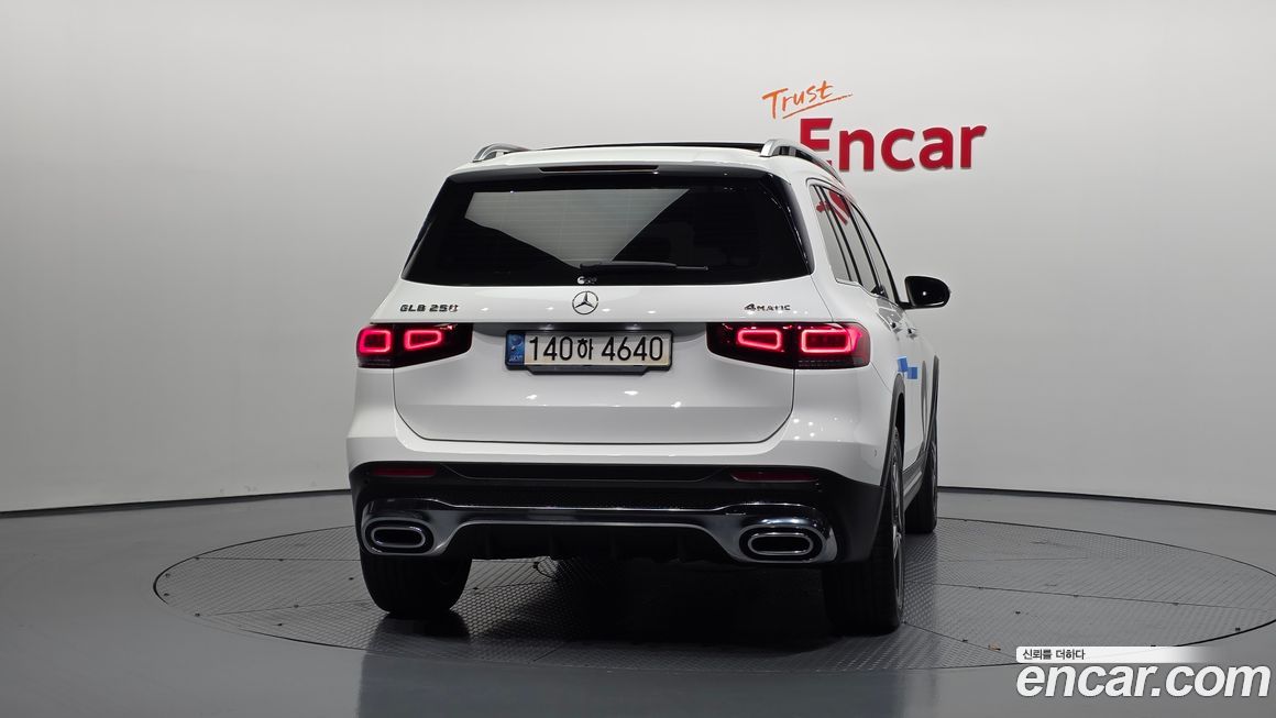 Mercedes-Benz GLB-Class 2022