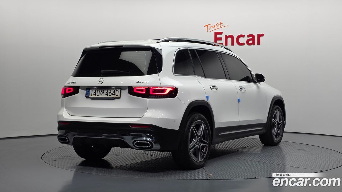 Mercedes-Benz GLB-Class 2022