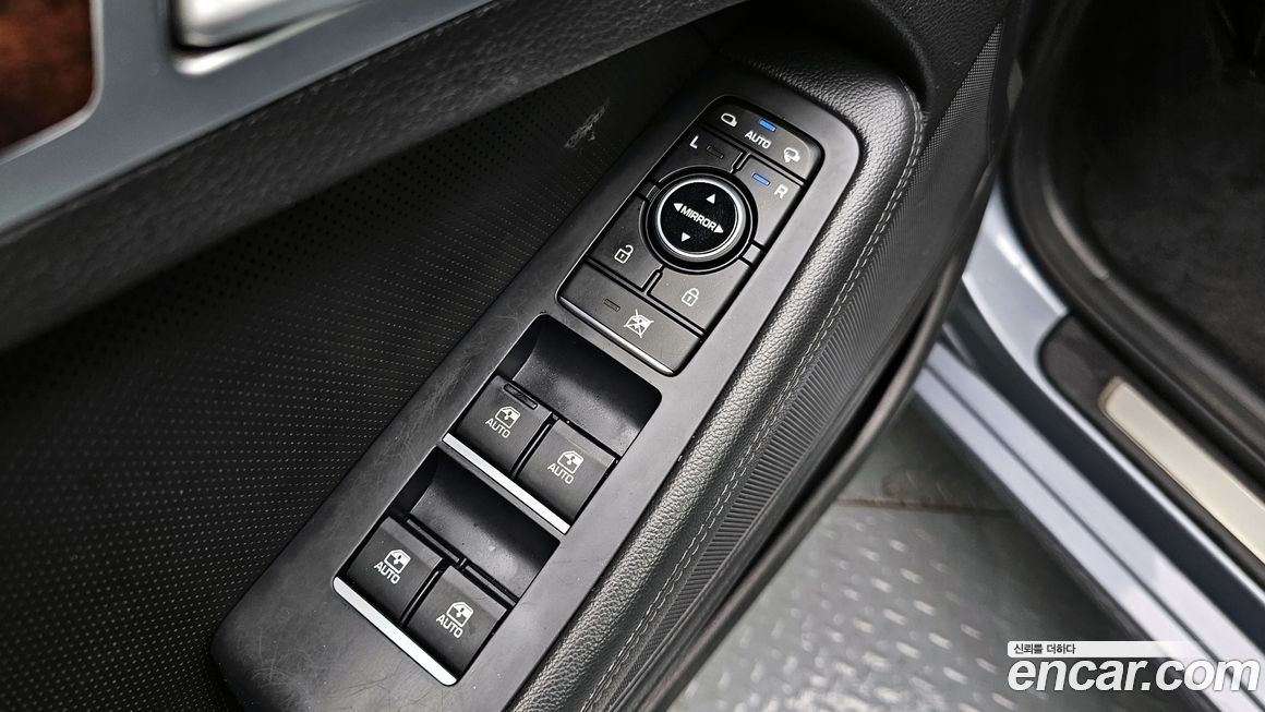 Hyundai Genesis 2016