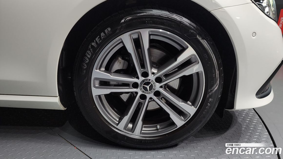 Mercedes-Benz E-Class 2023