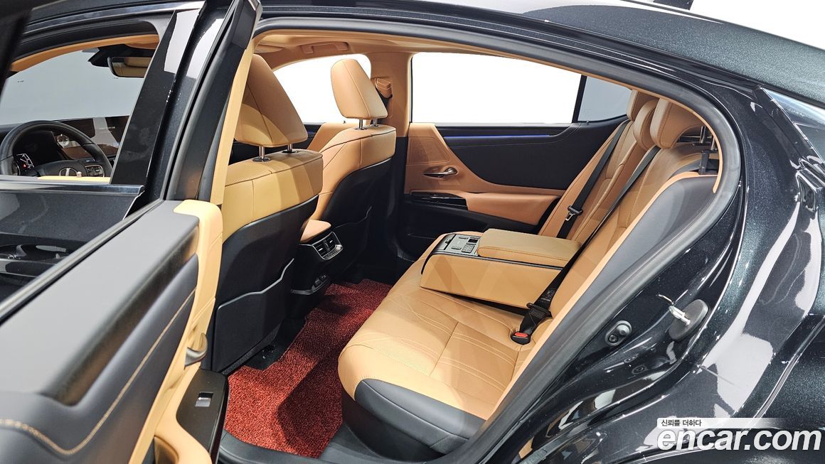 Lexus ES 2023