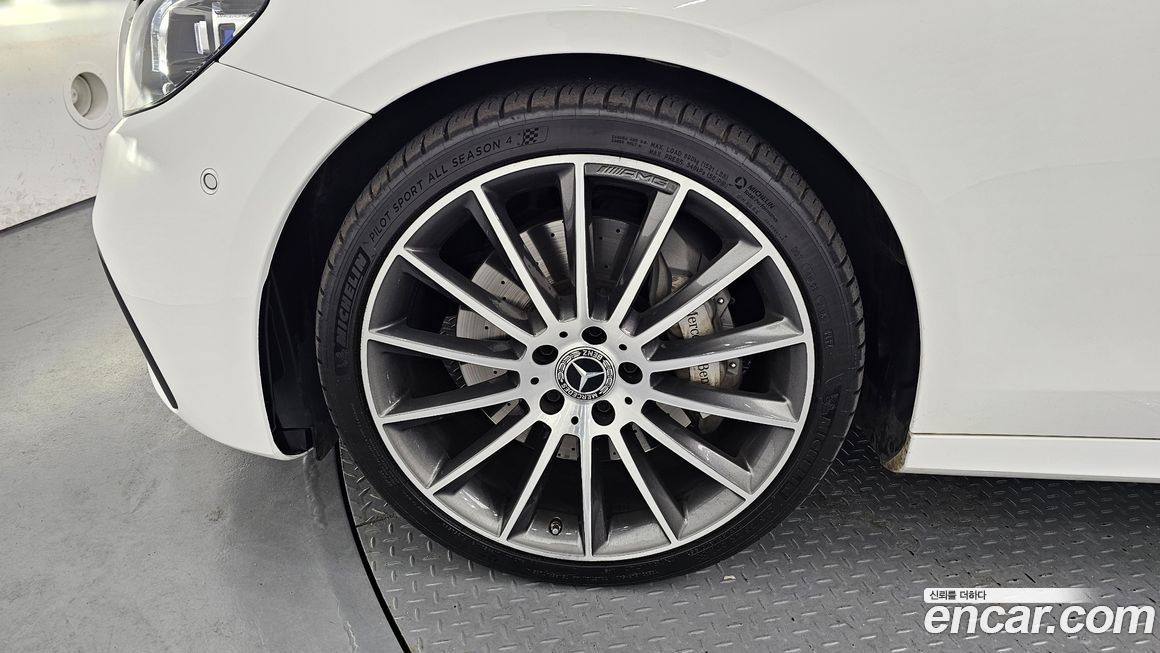 Mercedes-Benz E-Class 2022