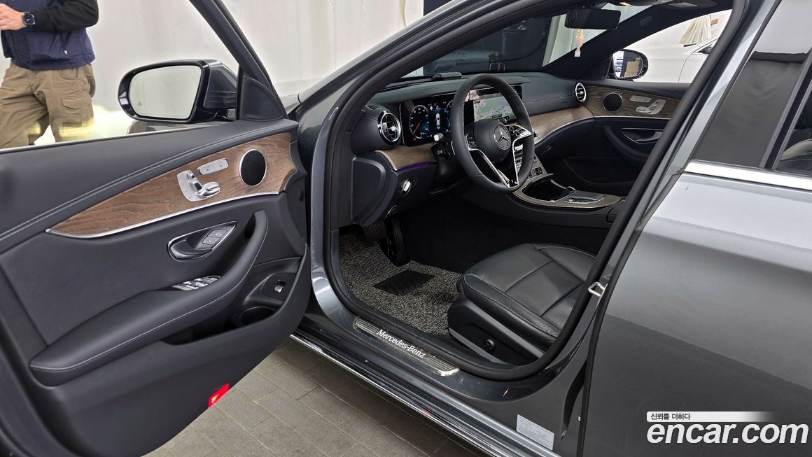 Mercedes-Benz E-Class 2023