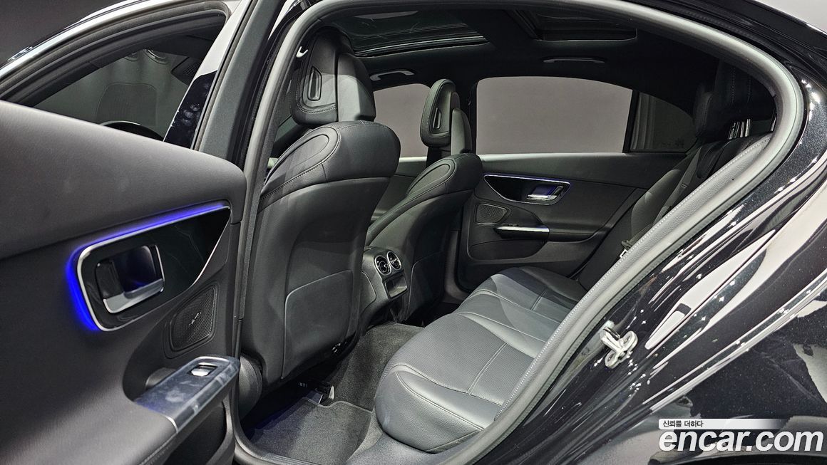 Mercedes-Benz C-Class 2024