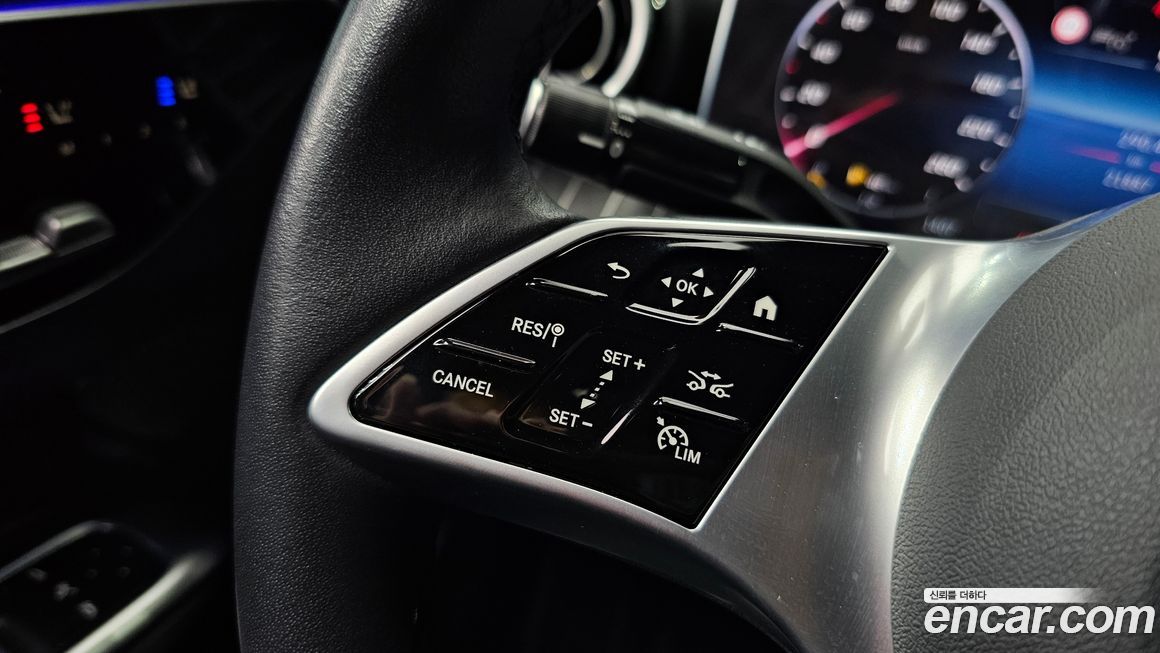 Mercedes-Benz C-Class 2024