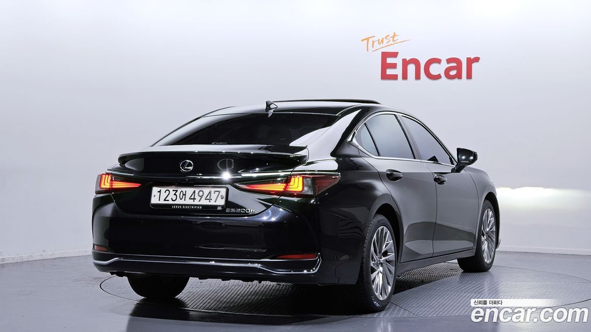 Lexus ES 2023