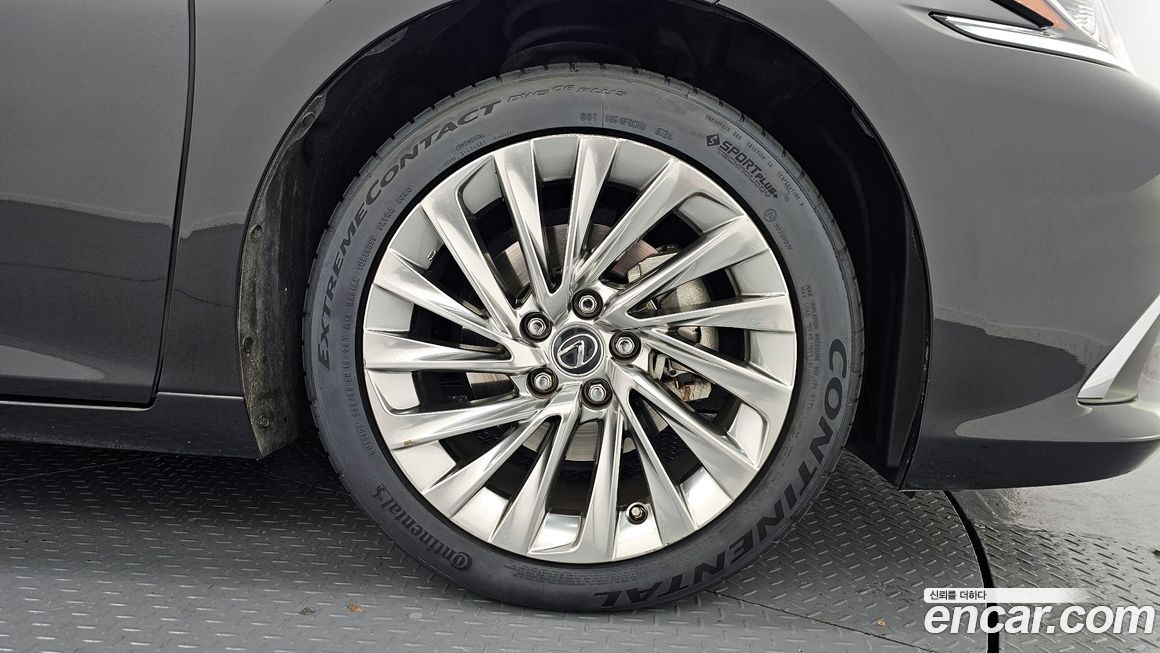 Lexus ES 2023