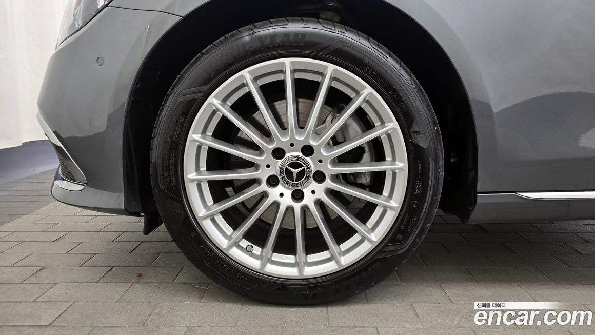 Mercedes-Benz E-Class 2023