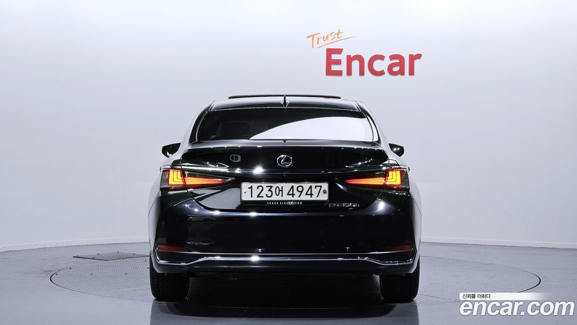 Lexus ES 2023