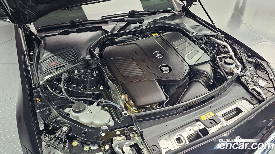 Mercedes-Benz C-Class 2024