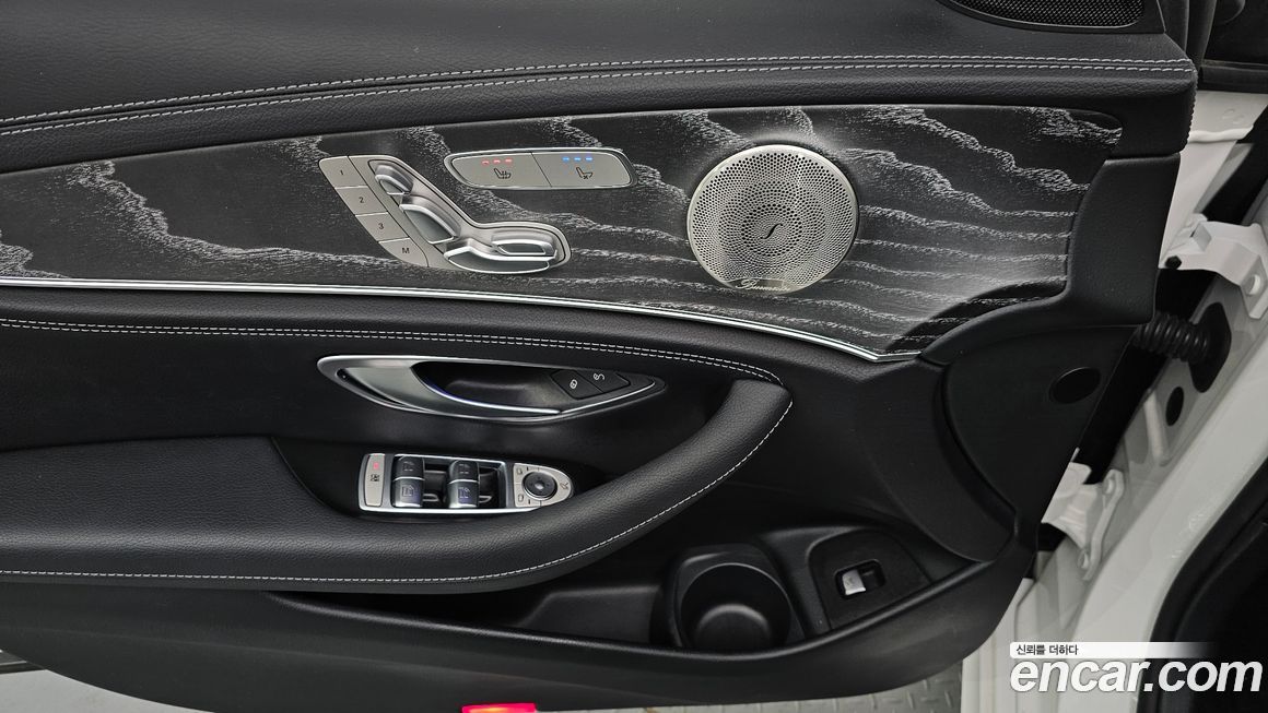 Mercedes-Benz E-Class 2022