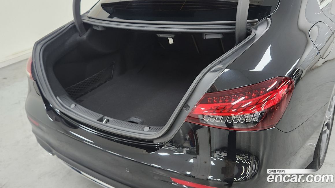 Mercedes-Benz E-Class 2023