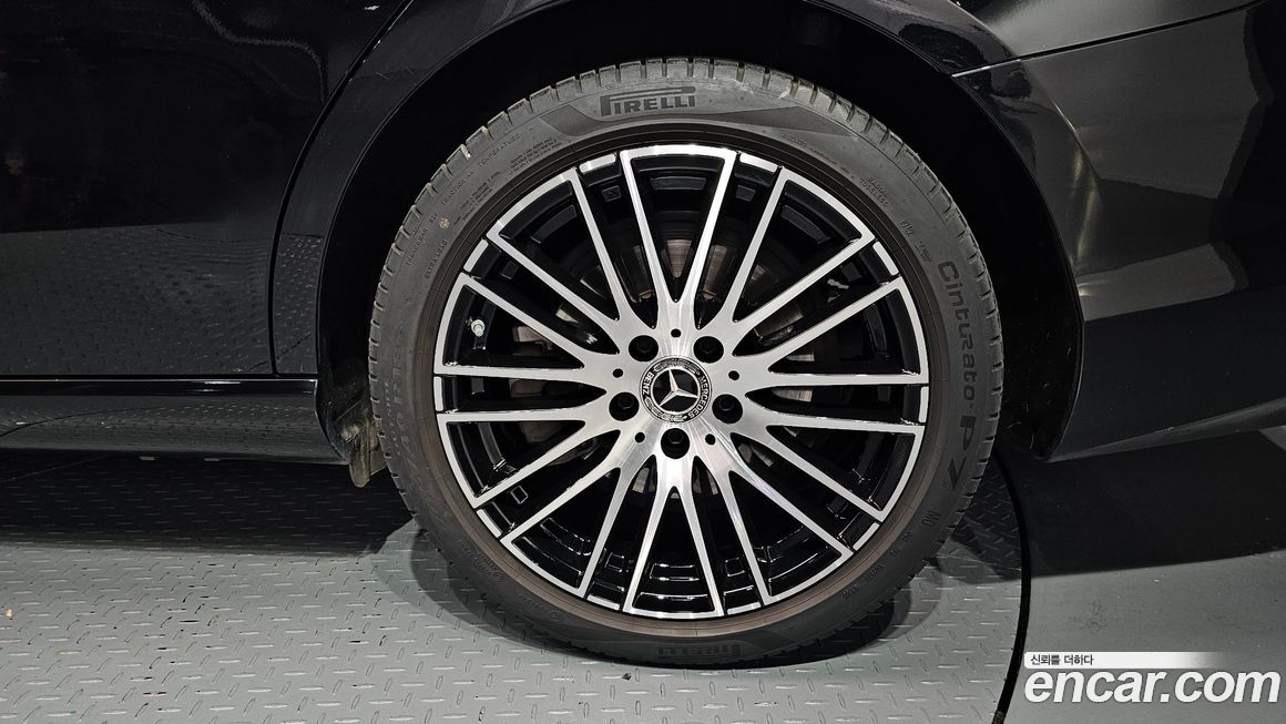 Mercedes-Benz C-Class 2024