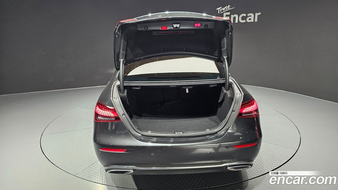 Mercedes-Benz E-Class 2021