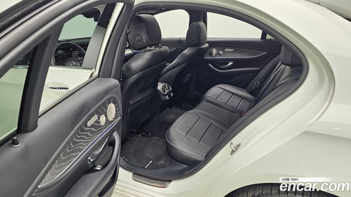 Mercedes-Benz E-Class 2022