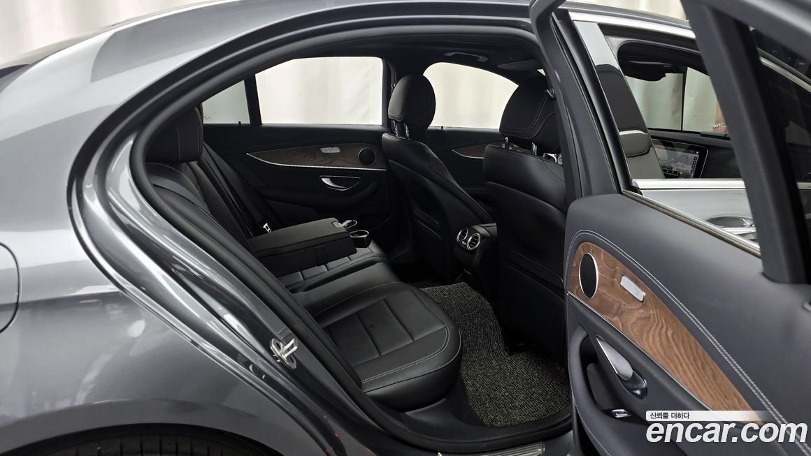 Mercedes-Benz E-Class 2023