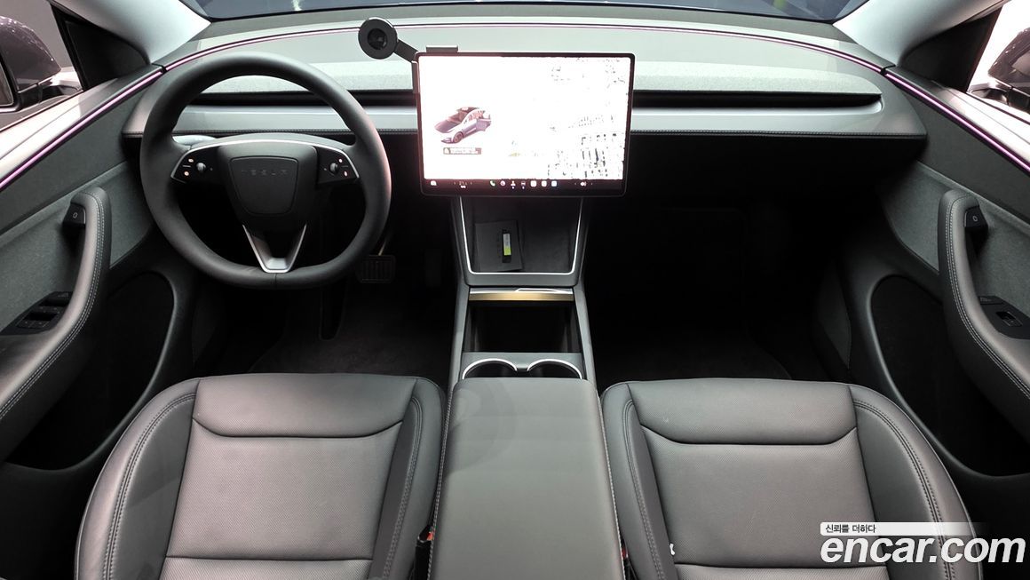 Tesla Model Y 2025