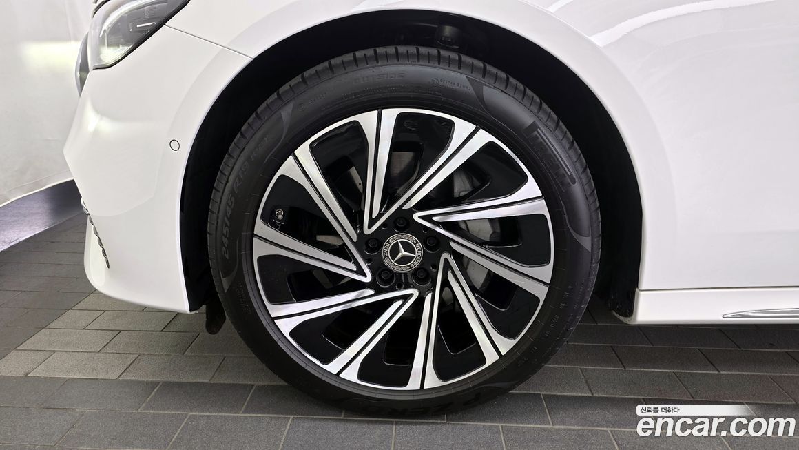 Mercedes-Benz E-Class 2025