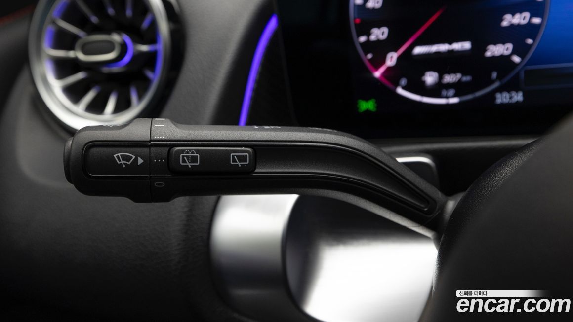 Mercedes-Benz GLB-Class 2025