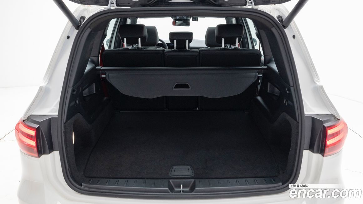 Mercedes-Benz GLB-Class 2025