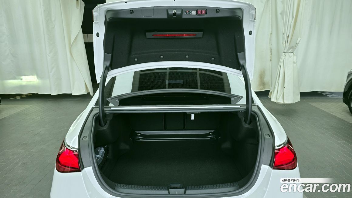 Mercedes-Benz E-Class 2025