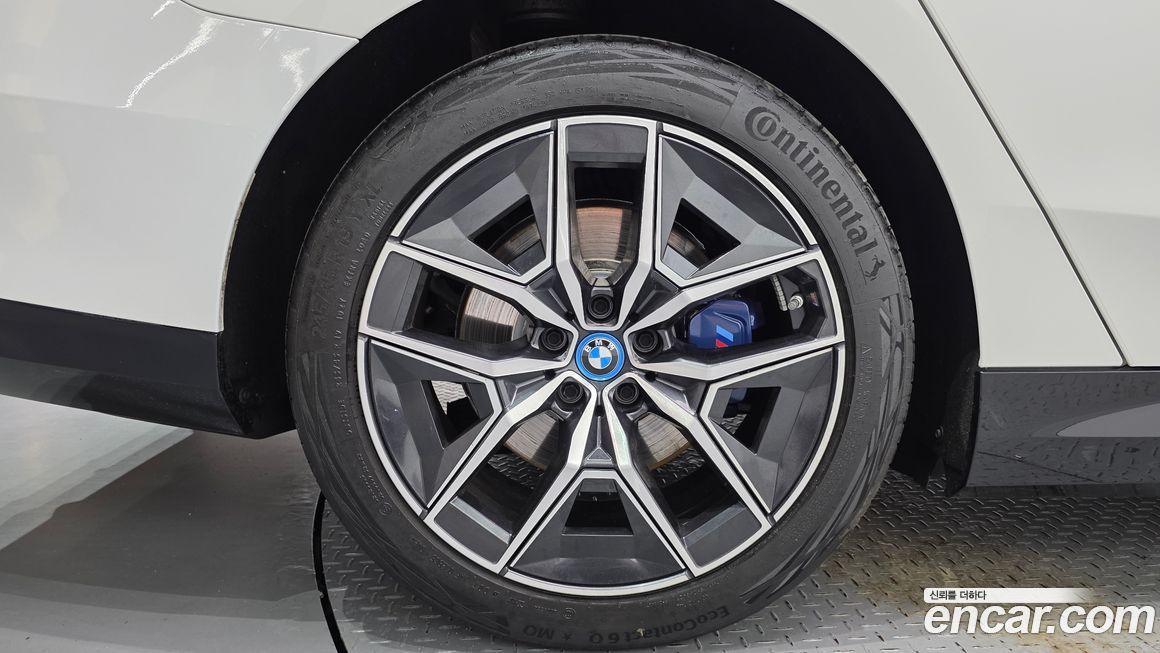 BMW i5 2024