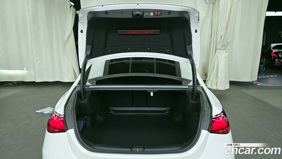 Mercedes-Benz E-Class 2025