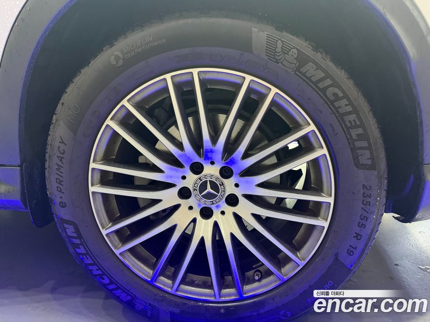 Mercedes-Benz GLC-Class 2025